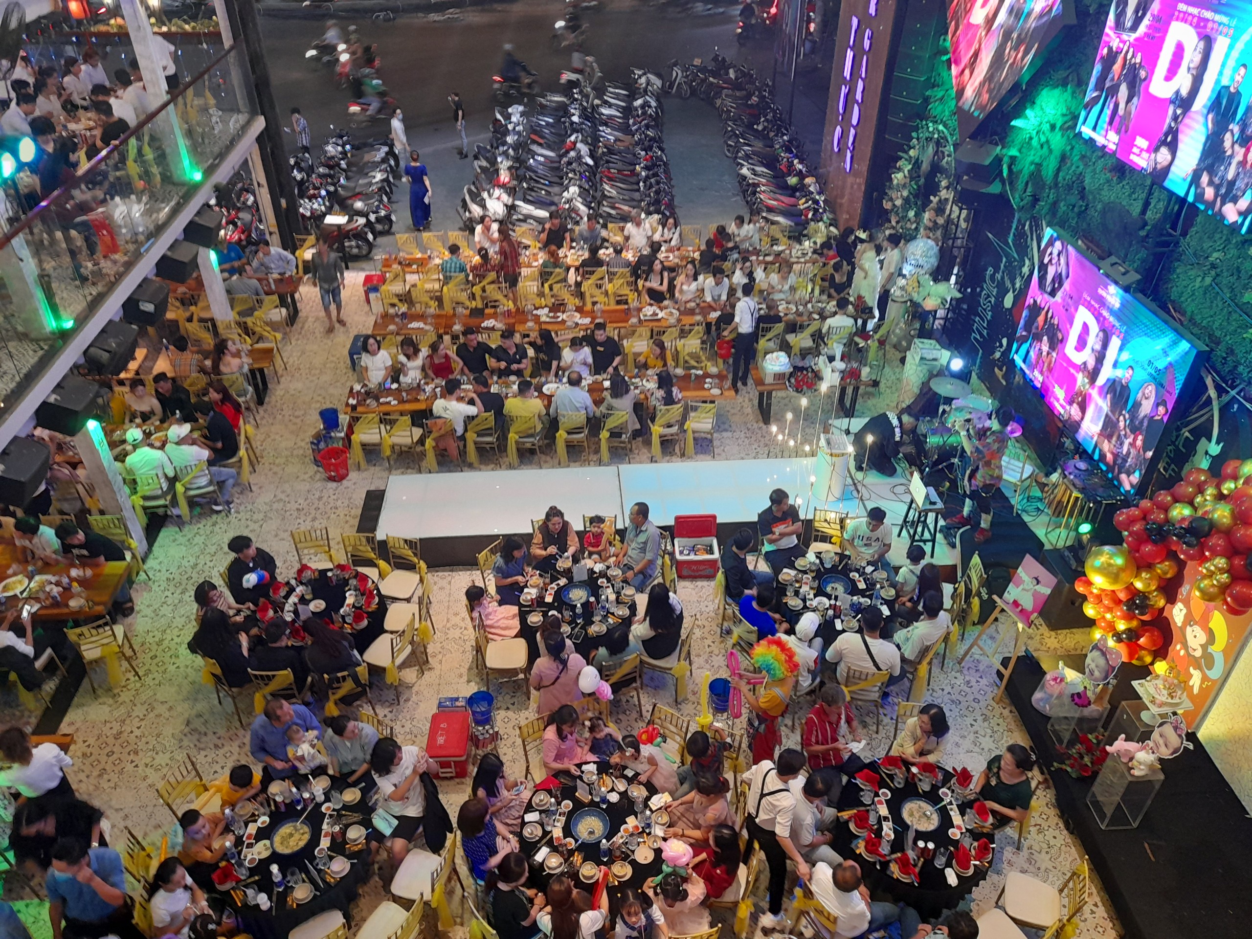 Tiệc mừng Phúc Thành Nhân 10 năm Tiệc mừng Phúc Thành Nhân 10 năm